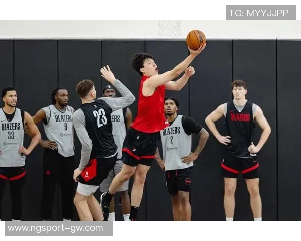 开拓者媒体人建议杨瀚森替补中锋位置应优先于里斯